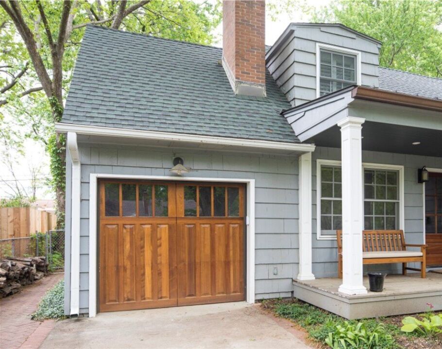 Signature Carriage Wood Gallery, Overhead Door of Grand Island